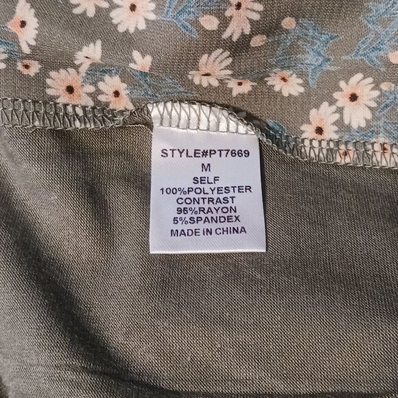 NEW Papermoon Floral V-neck Pleated Blouse, Faux Button-up Back Green M - Picture 7 of 10